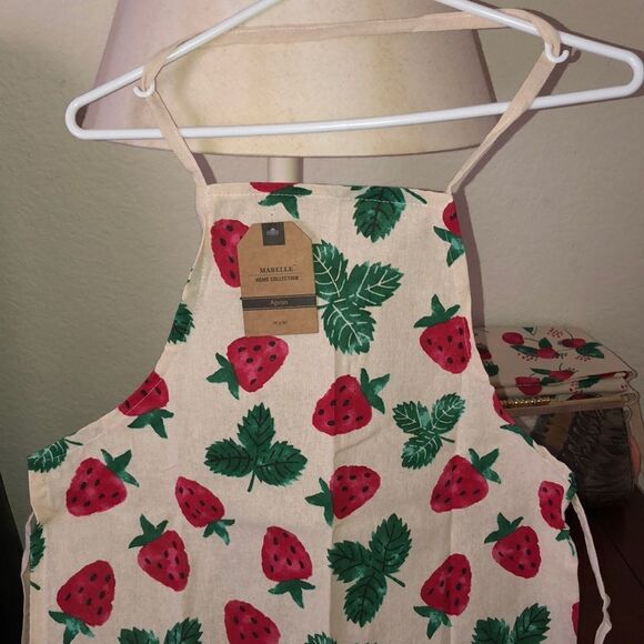 Mabelle Home Collection Strawberry Print Cotton Apron - Picture 2 of 8